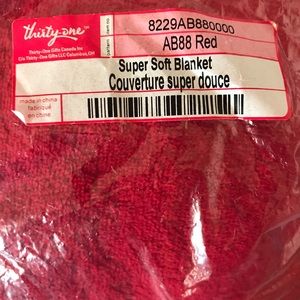 New Thirty-one Super Soft Red monogrammed Blanket